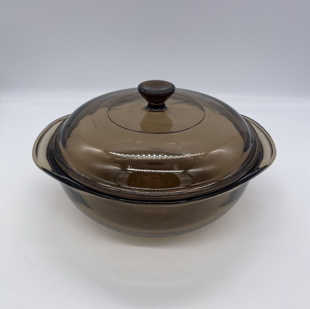 Vintage Pyrex Amber Covered Casserole Dish; 1.5 L 023-N